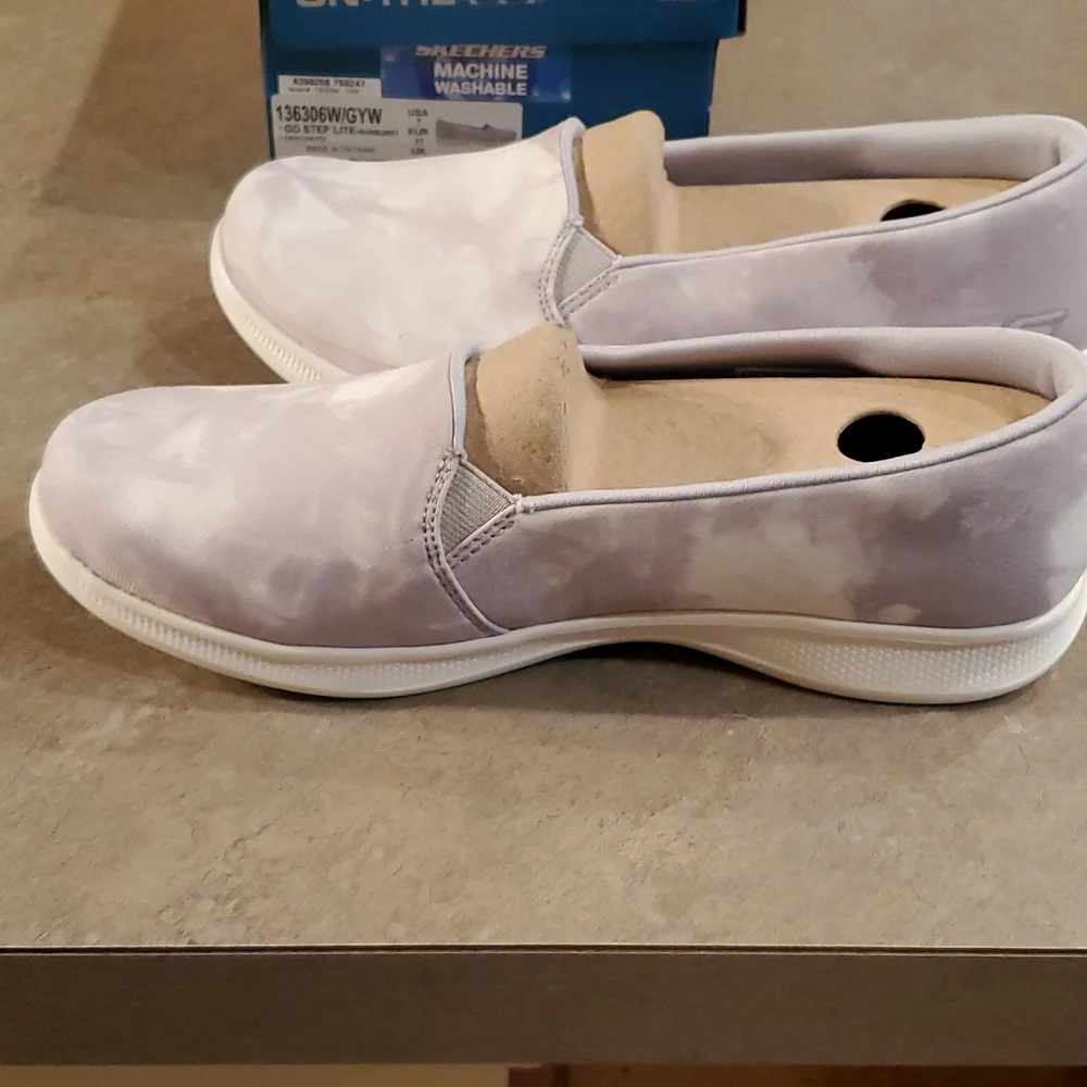 SKECHERS Slip On Shoes Goga Mat Insoles Grey & White Tie Dye Size 7 Wide - Picture 3 of 9